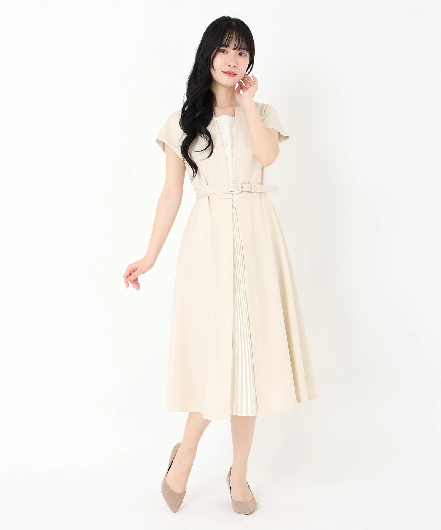 STRAWBERRY-FIELDS センタープリーツ半袖ワンピース 佳子さま着用 ストロベリーフィールズ センタープリーツ半袖ワンピース 佳子様