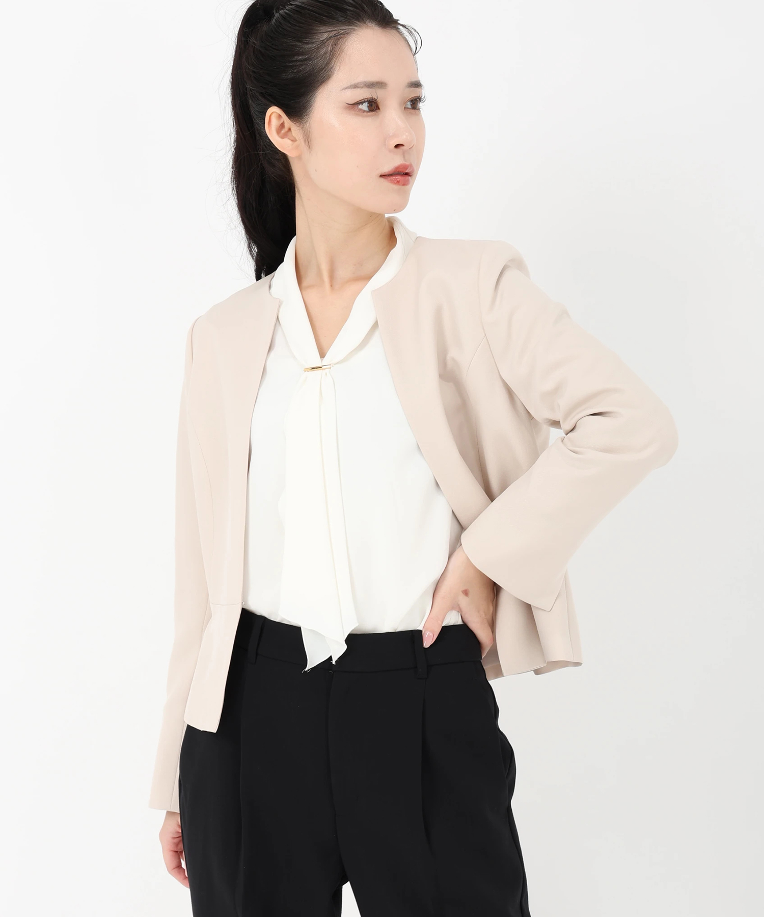 ストロベリーフィールズ ビジュー ダウンコート ノーカラー ペプラム ジャケット ストロベリーフィールズ ノーカラーダウンジャケット ビジュー