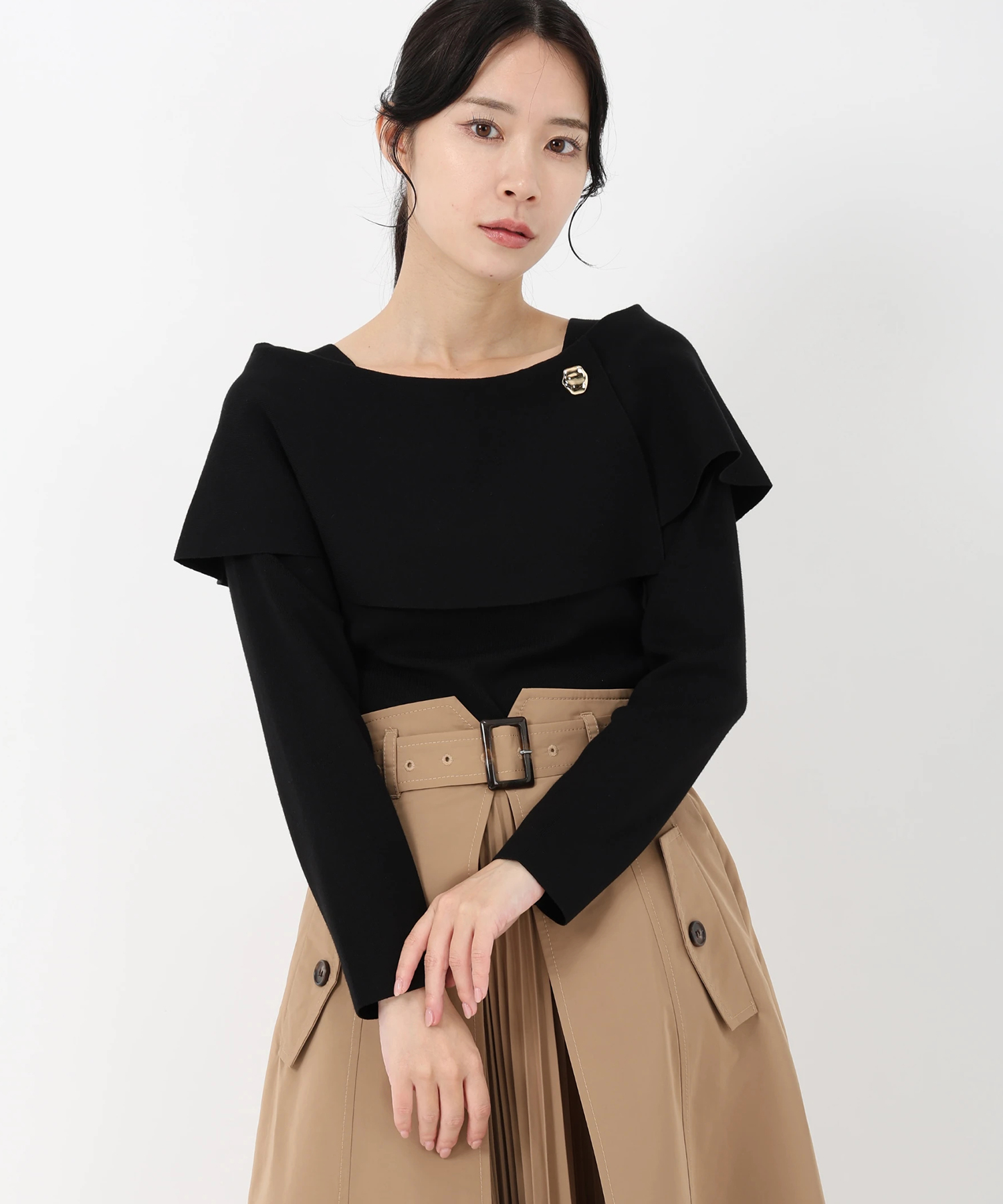 【新品タグ付】ストロベリーフィールズ 花柄ウールニット 黒 STRAWBERRY-FIELDS（ストロベリーフィールズ）｜Vネック5分袖