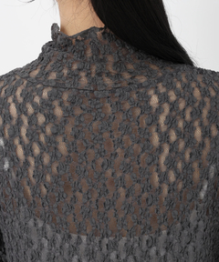 STRAWBERRY-FIELDS(ストロベリーフィールズ) |シュリンクレースハイネックプルオーバー