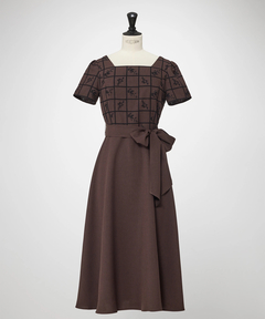 STRAWBERRY-FIELDS(ストロベリーフィールズ) |刺繍フィット＆フレアーワンピース