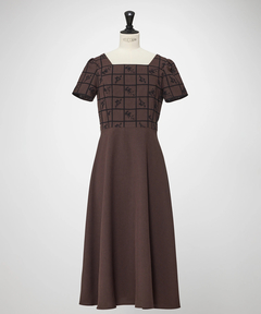 STRAWBERRY-FIELDS(ストロベリーフィールズ) |刺繍フィット＆フレアーワンピース