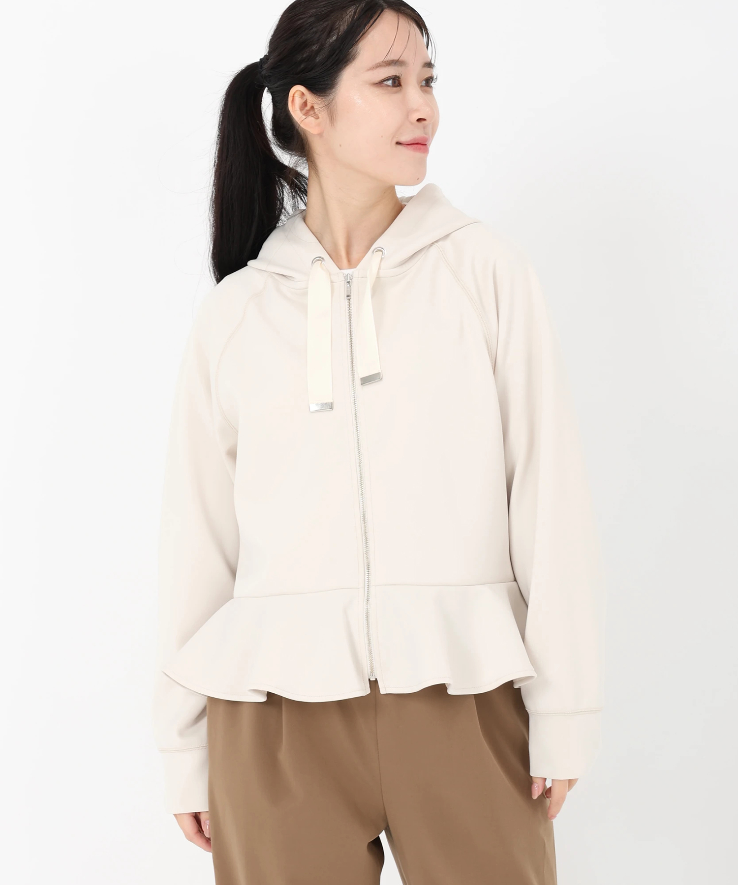 新品タグ付き✨24ss アナダブルジャージーパーカー　ペプラム　ジップ UNIVERVALMUSE（ユニバーバルミューズ）｜ペプラムヘムパーカー